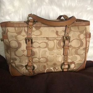 Coach Optic Signature East West Tote with Jacket zipper. Missing hangtag GUC